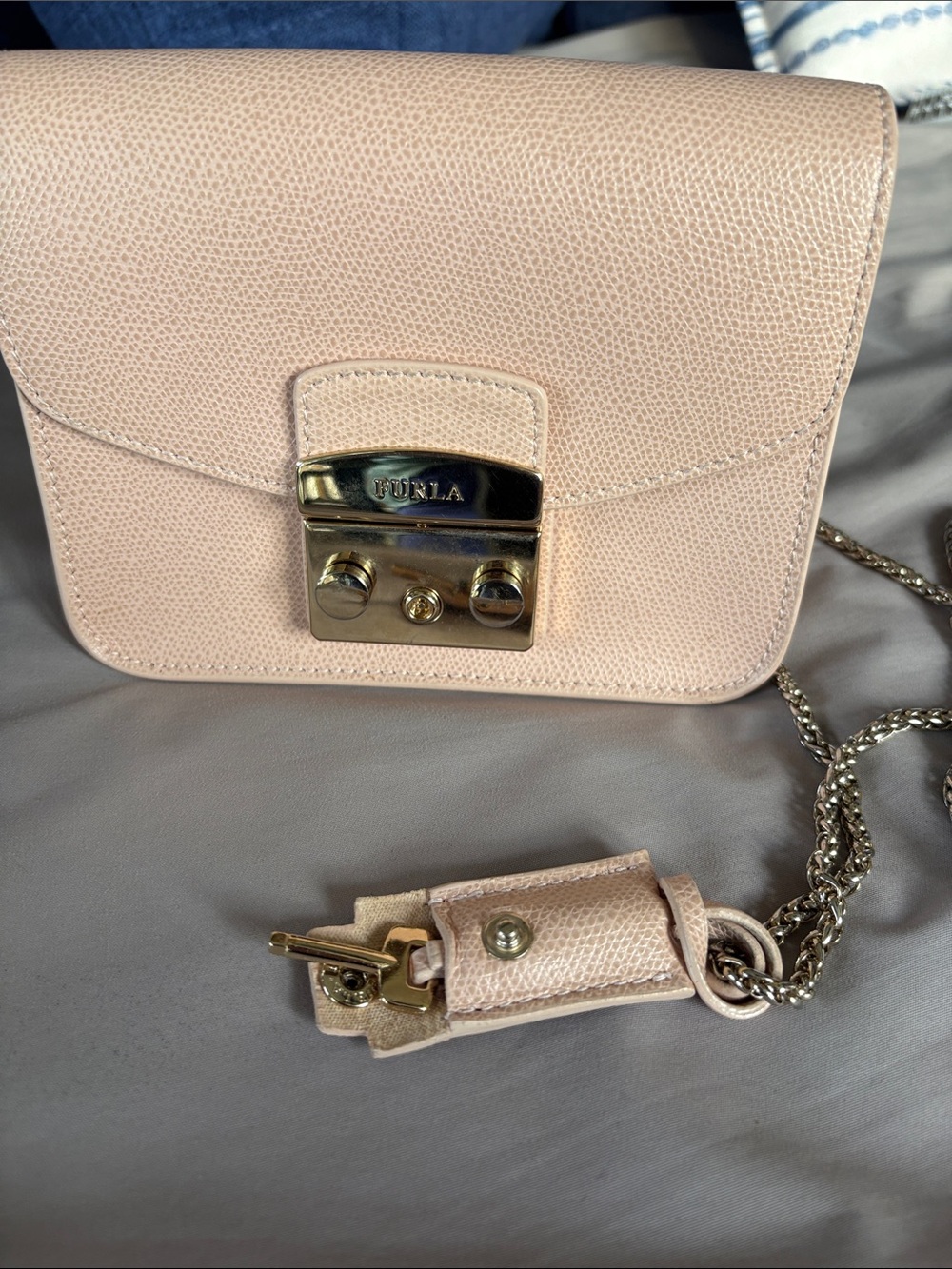 Furla Blush Pink Leather
Crossbody with Gold Hardware Working Lock & Key